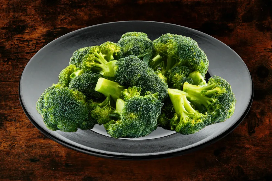 Side dish broccoli / stewed/
