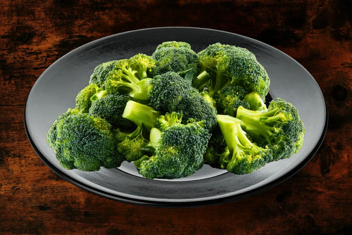 Side dish broccoli / stewed/
